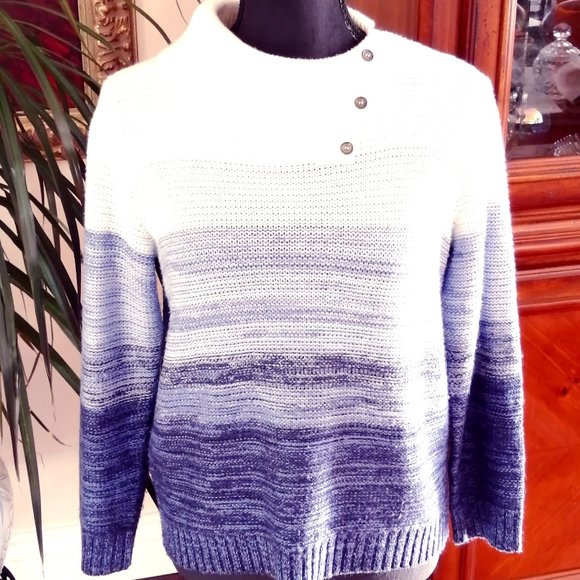 'Alia Petite' Sweather in White & Blue Hues - Picture 1 of 8